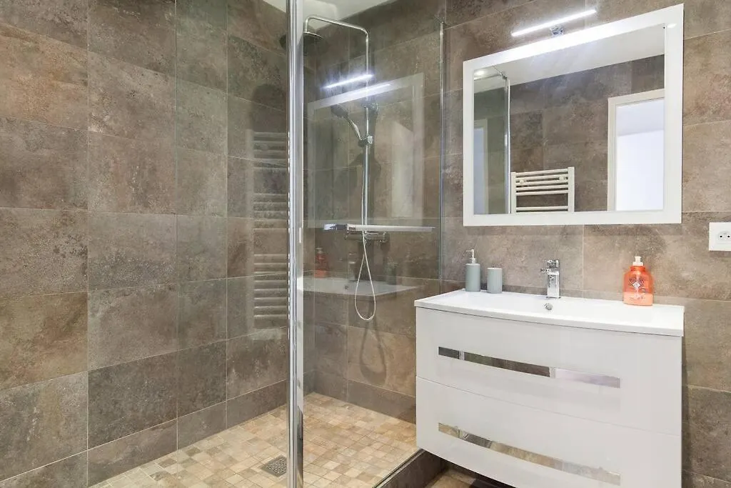 Modern 2 Bedrooms In The Centre Cannes Apartment
